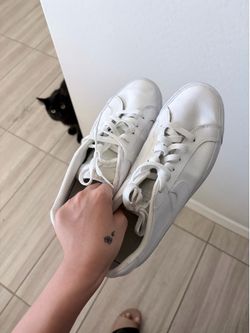Men’s Nike white sneakers — size 9