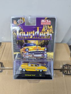 M2 Machines 1:64 1954 Chevrolet Bel Air Lowriders Limited Edition – Metallic Yellow