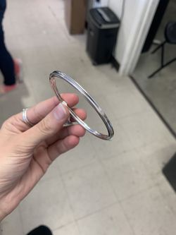 18k white gold bangle bracelet