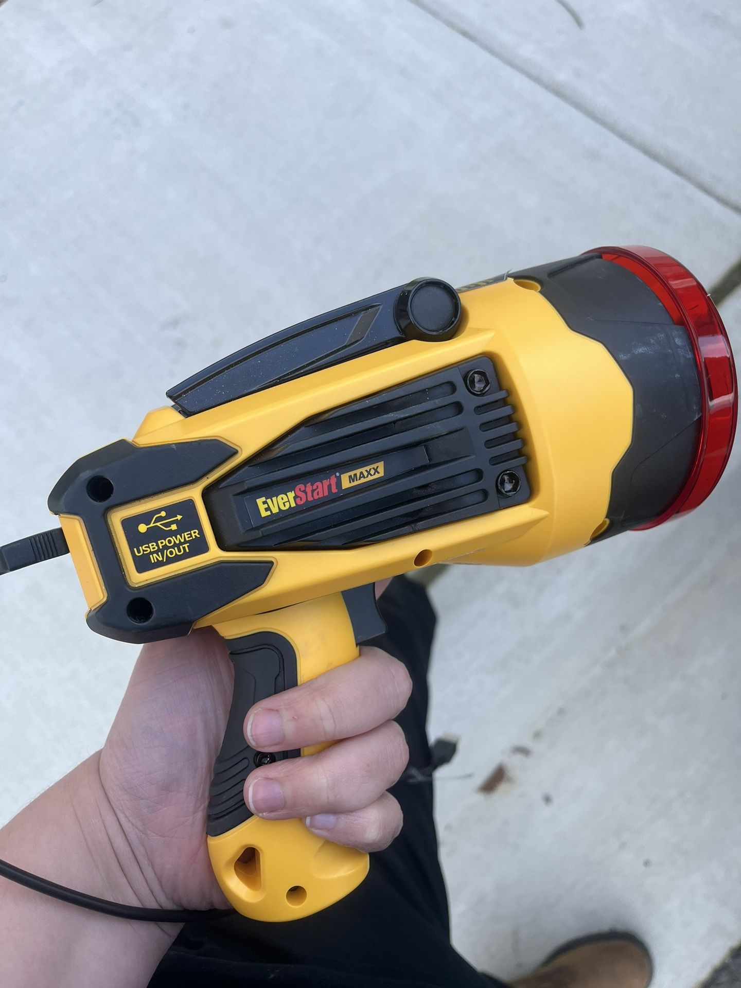 EverStart Maxx 2200 Lumens Spotlight