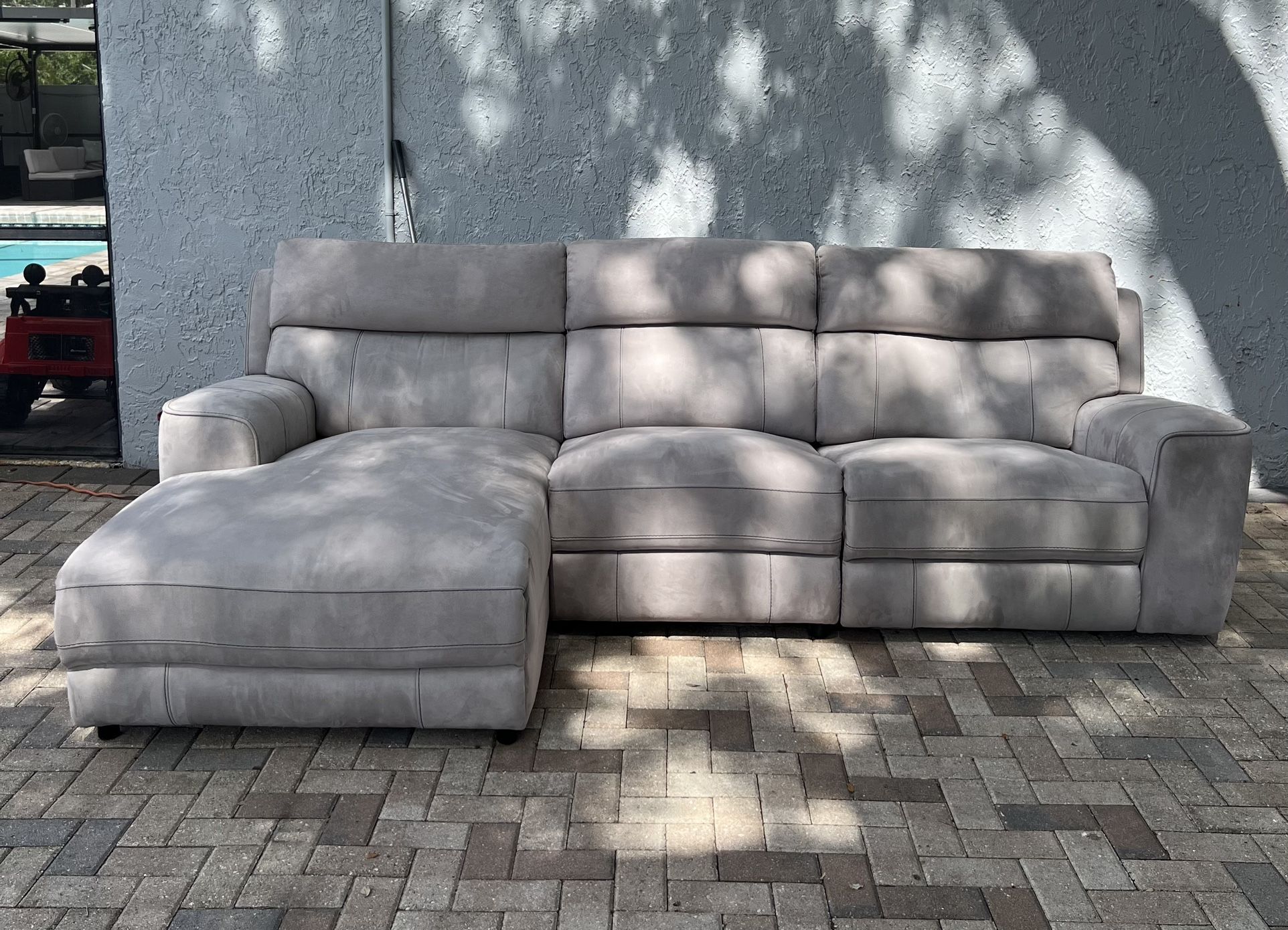 Newport 3-Piece Dual-Power Reclining Sectional with Chaise lounge. Like new.I can deliver for a cost. Dimensions: 119"W x 64"D x 40"H.