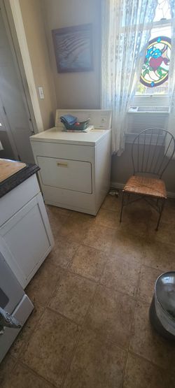Clothes Dryer, gas, excellent condition.