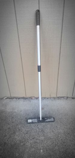Smaller light duty handheld jobsite magnet
