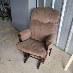 Antique  rocking chair good condition  asking price is 60.00