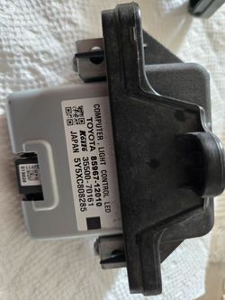 2015 Lexus is250 headlight ballast