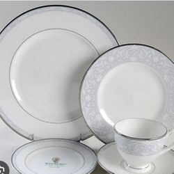 NEW- Waterford Alana 5 Piece Fine China Set
