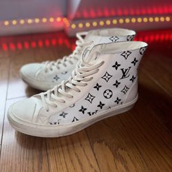 Louis Vuitton Uptown’s ($2000 In Store Sz 9.5)