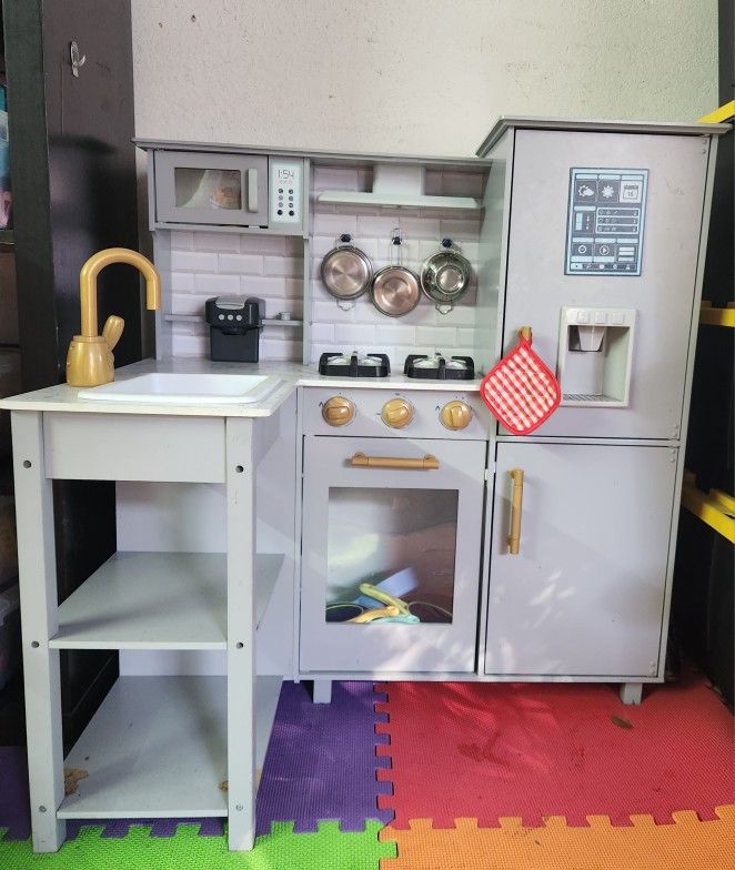 Play Kitchen 