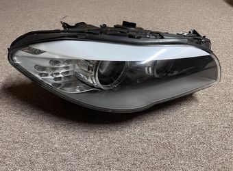 2011 BMW 550i Xdrive Passenger Side Headlight.