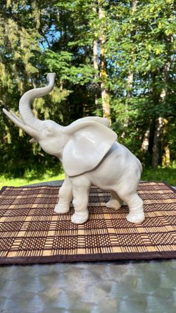 Vintage/Antique it’s old very heavy Elephant