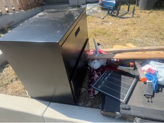 Fish tank filter, treadmill, fishing poles for free