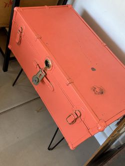 Vintage Coral Pink Steamer Trunk Table – Hairpin Legs