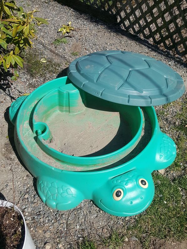 turtle sandbox holds how much sand