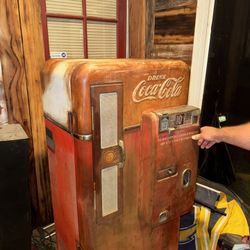 Vendo 56 Coca-Cola Vintage Machine 