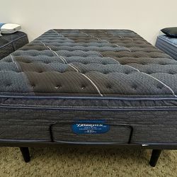 Beautyrest Queen Mattress. ( New In Bag )