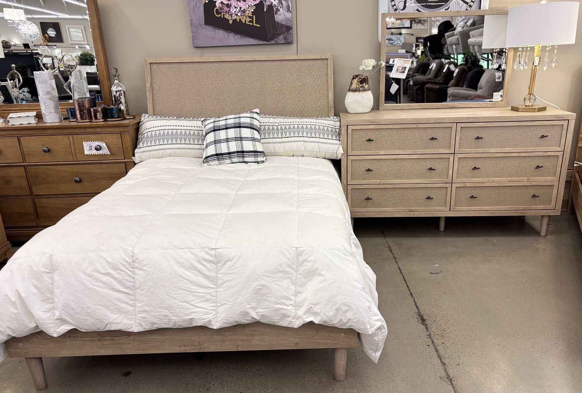 Beautiful Queen Bed Set 