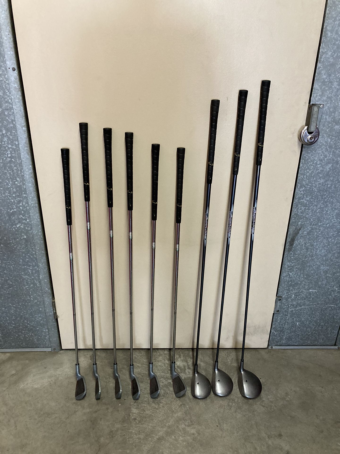 MEN'S LEFT HANDED GOLF CLUBS - PERFECT FOR A BEGINNER!