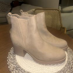 Women’s Boots Never Worn