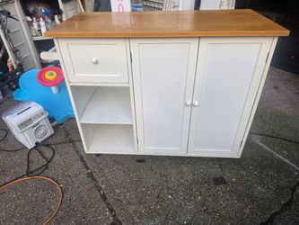 Beautiful rolling kitchen island / prep station the prices firm