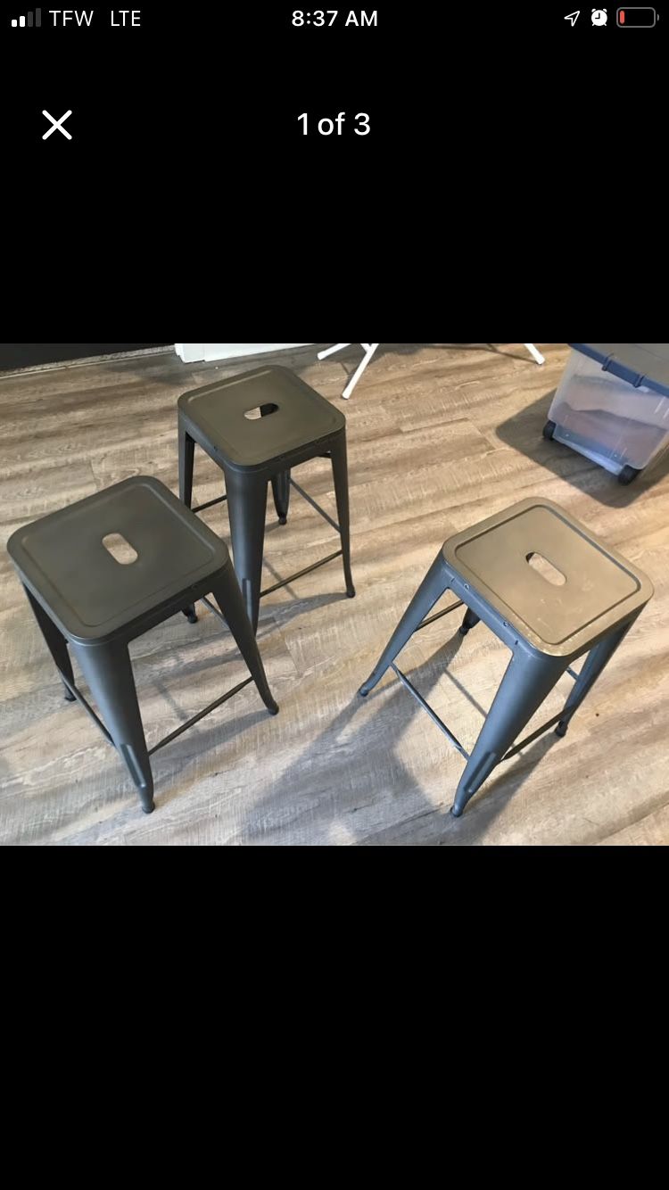 2 metal bar stools