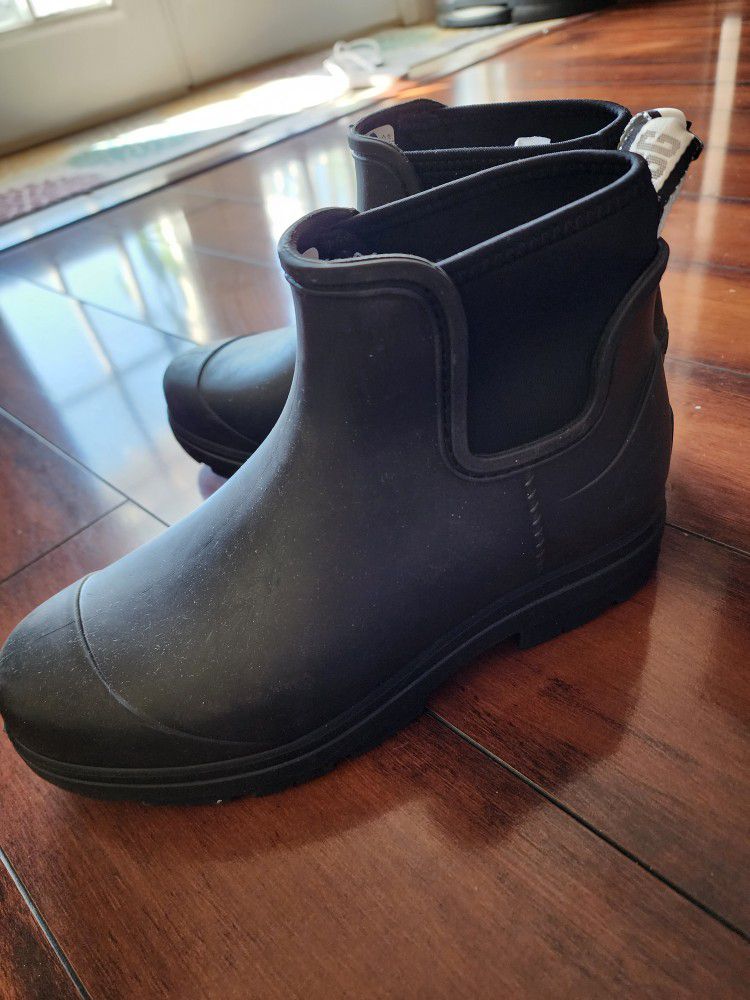 UGG Women's Droplet Rain Boot Size 9