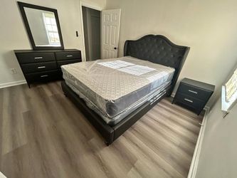 BRAND NEW BLACK 4-PIECE TUFTED BEDROOM SET(AVAILABLE IN KING & QUEEN SIZES)