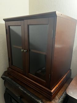 Small Dresser/cabinet