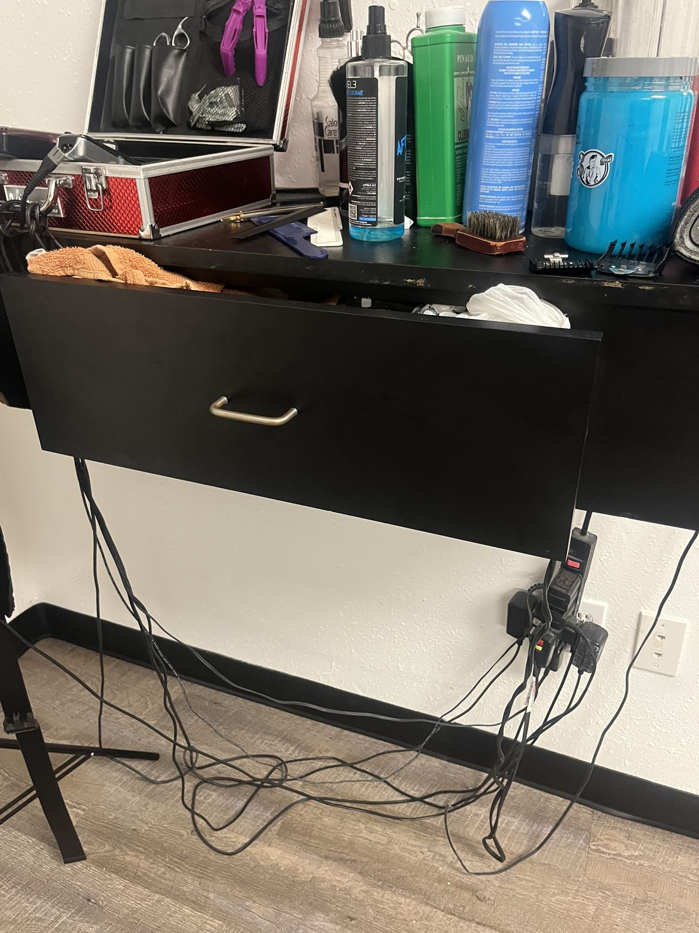 Barber And Beauty Workstation
