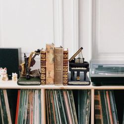 Music Decorative Bookends, Vintage Violin Piano Book Ends Unique Heavy Duty Book Stopper for Shelves,Home Office Decor,Gifts for Music Lovers