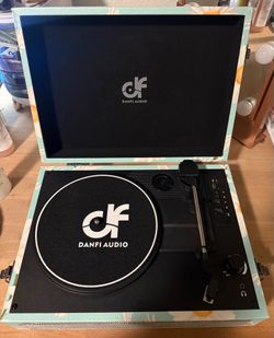 Danfi Audio Bluetooth Record Player – Daisy Floral Suitcase Turntable – Excellent Condition