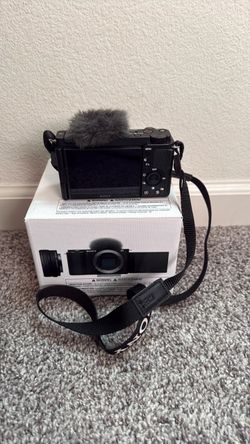 Sony ZV-E10 Mirrorless Camera + 16-50mm Lens