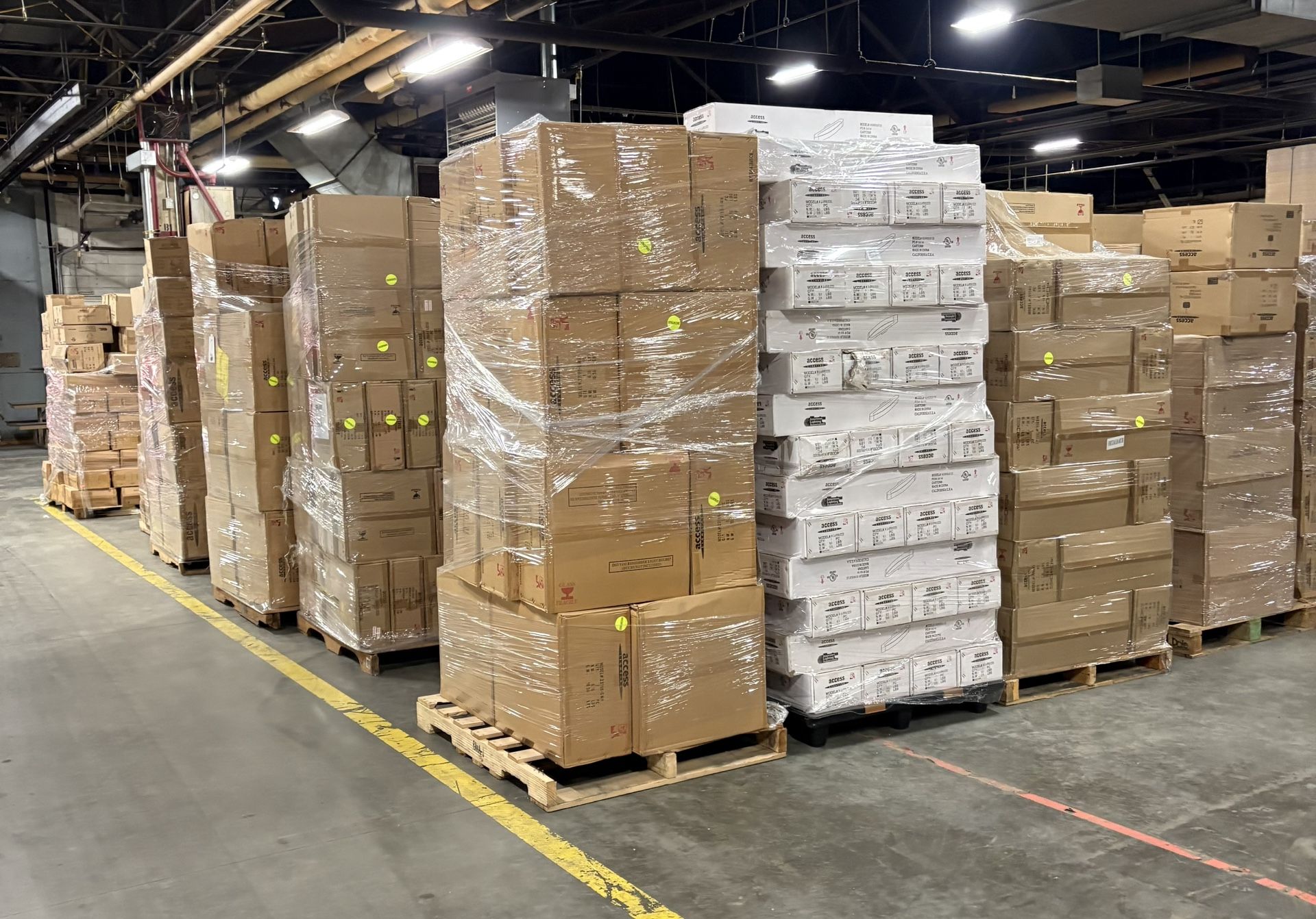 Resellers Huge Lighting Pallet Liquidation 600.00 A Pallet