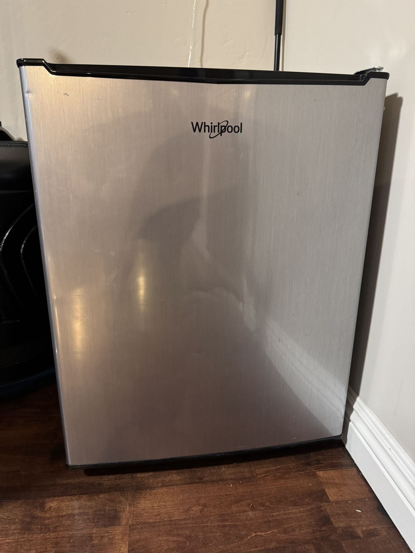 Whirlpool 2.7 Cubic Feet Mini Fridge