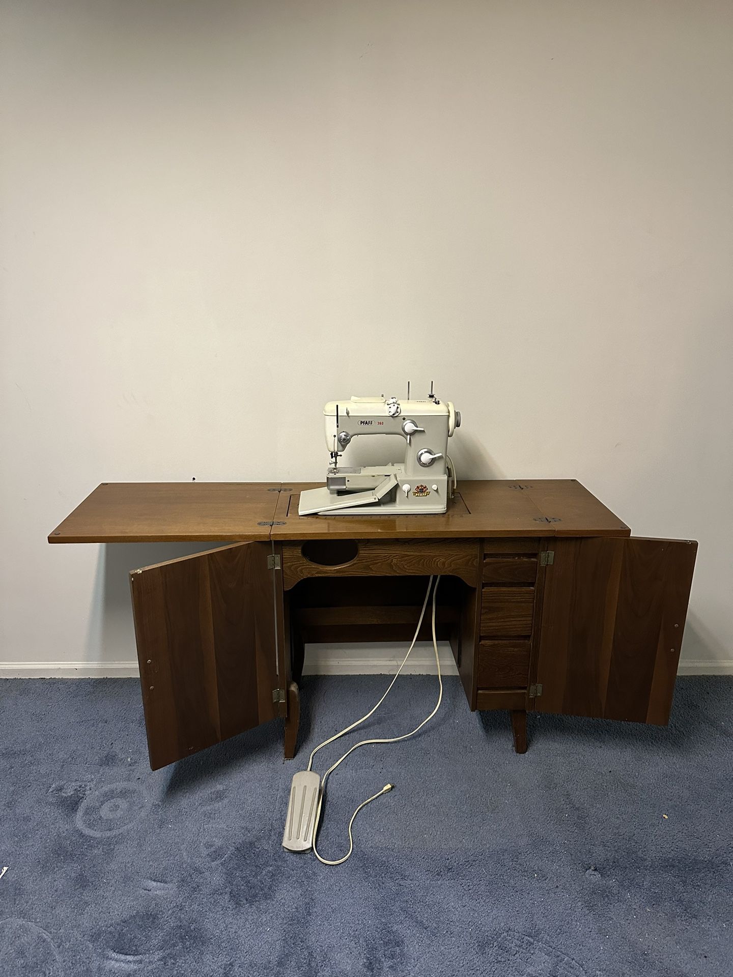 Pfaff 360 Vintage Sewing Machine 