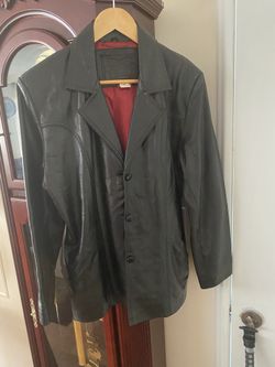 Chaqueta De Cuero Color Negro Para. Dama Size L $ 25.00