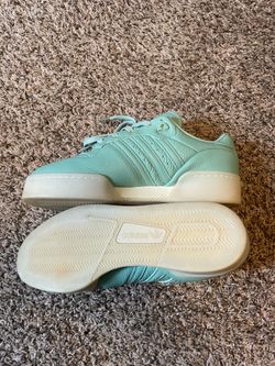 Adidas men’s size 10