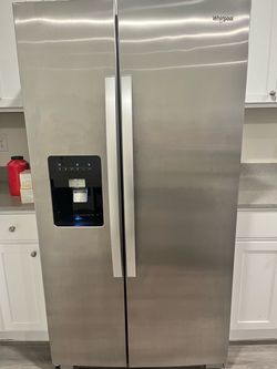 Side by side Whirpool ice maker refrigerator