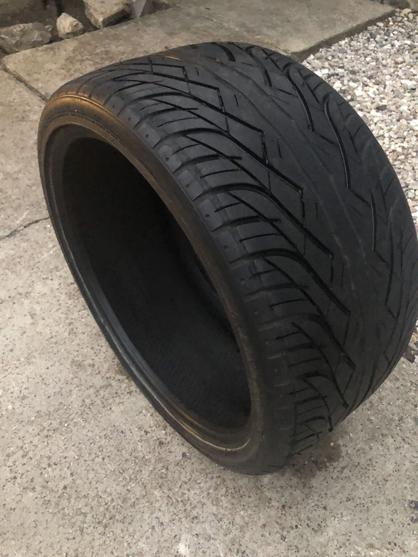 (Great Condition) Lionhart LH-FIVE 285/30R20 XL High Performance Tire (No Holes,No Patches,No Plugs) 50$ Firm 