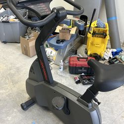 Life Fitness C7i Upright Bike