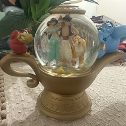 Disney Aladdin Collectors Snow Globe