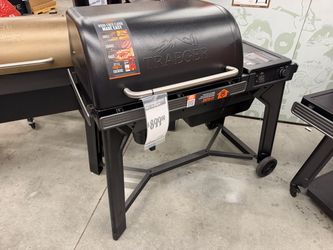 Traeger Woodridge Pellet Grill in Black