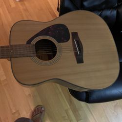 Yamaha F335 Guitar 