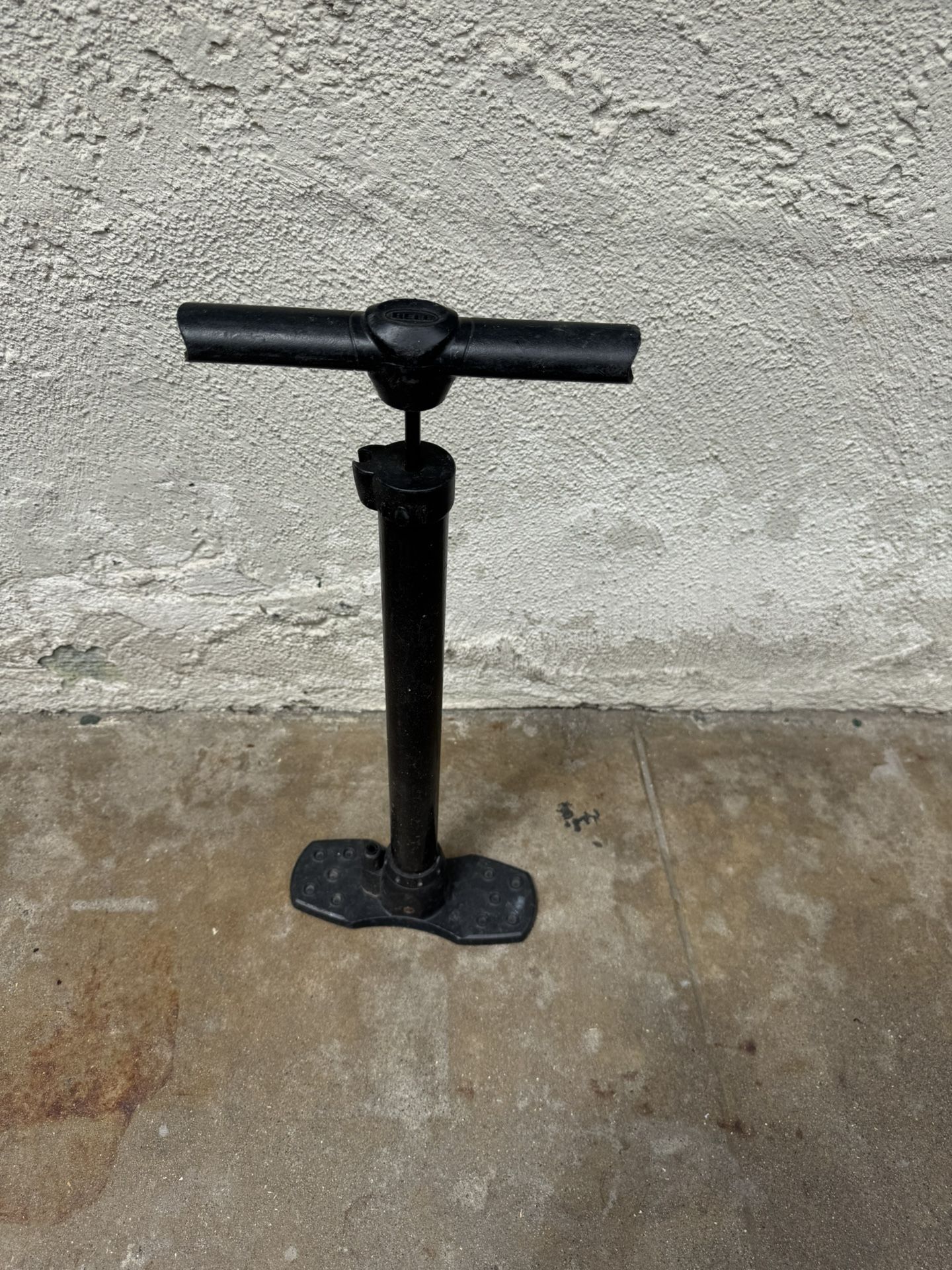 AirPod good condition messy only black house