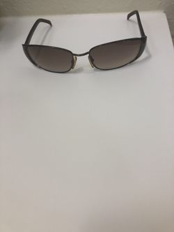 Lady’s sunglasses please ask for more details