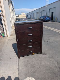 Dresser 5 drawers