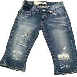 NEW Levi’s  504 Jean shorts  Junior  size 7 distressed  NWT