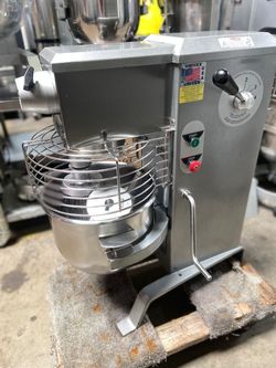 20 Quart Mixer Univex SRM20 Counter Top Stainless Steel Bowl, Wire Whisk, Flat Beater, Safety Cage Guard #1217