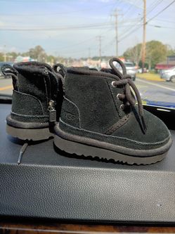 Toddler UGGs size 6
