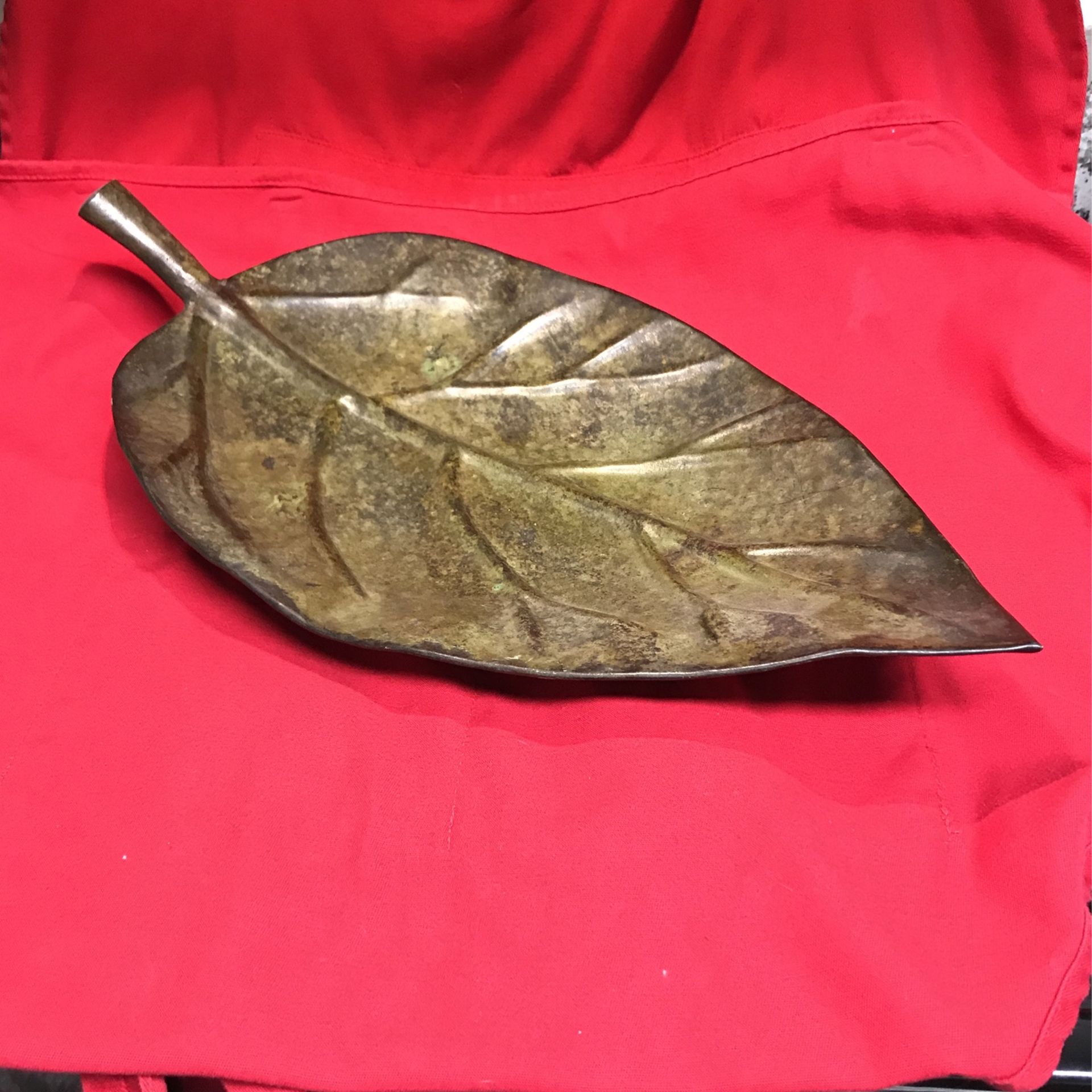 “ Just A Leaf To Sit On Coffee Table Or Anywhere!