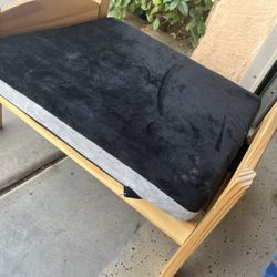 Small Dog Bed 2x2 “20$”